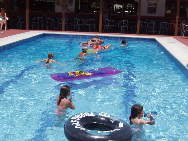 Sandy's Studios & Log-Villas 11