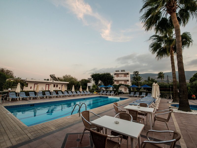 Sandy's Studios & Log-Villas 12