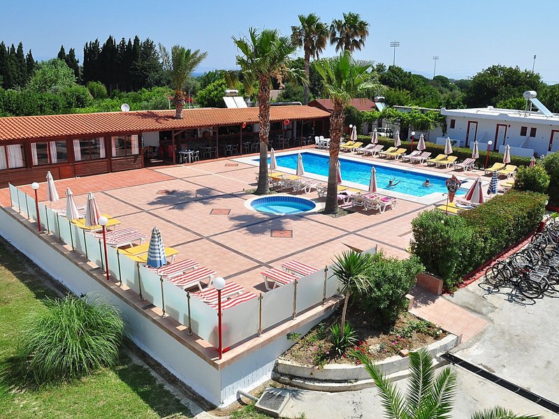 Sandy's Studios & Log-Villas 13