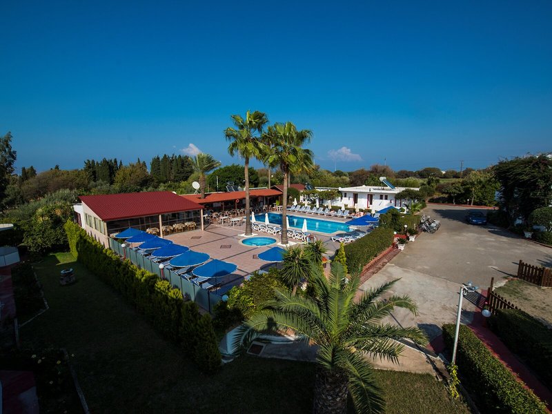 Sandy's Studios & Log-Villas 15