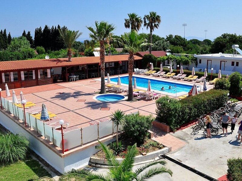 Sandy's Studios & Log-Villas 16