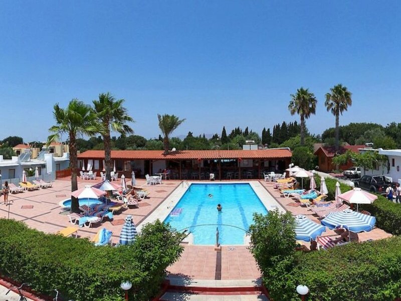 Sandy's Studios & Log-Villas 19