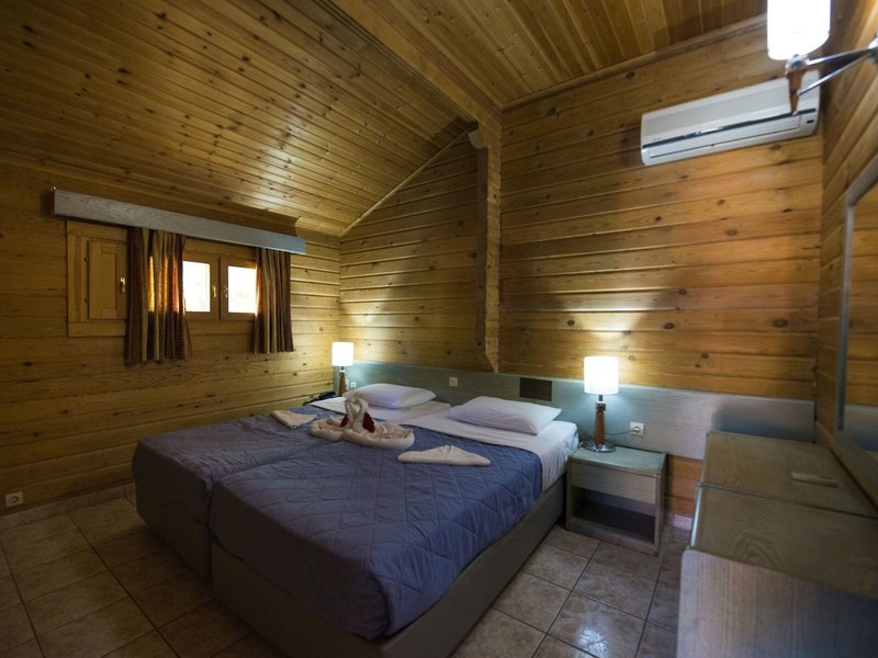 Sandy's Studios & Log-Villas 25