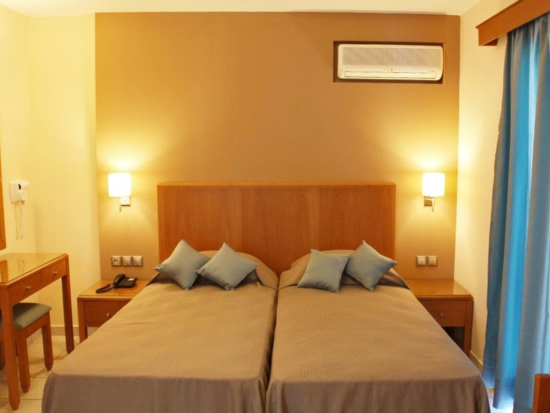 Sandy's Studios & Log-Villas 28