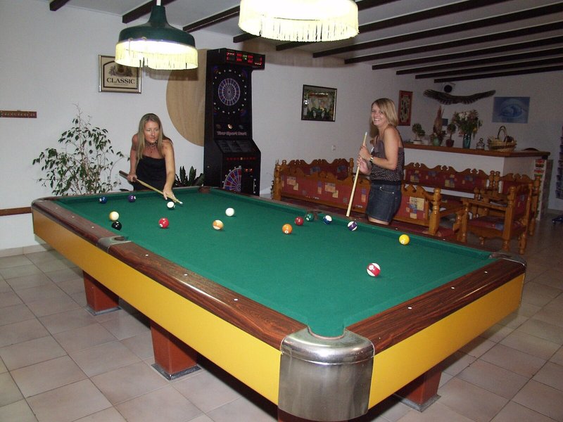 Sandy's Studios & Log-Villas 34