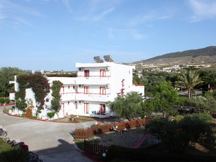 Sandy´s Studios & Log Villas 1