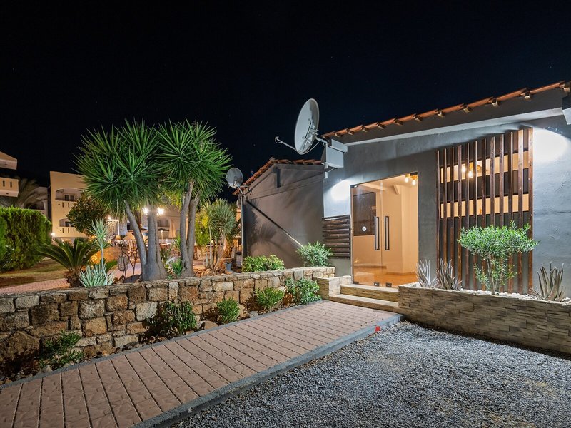 Nikos Apartments 2