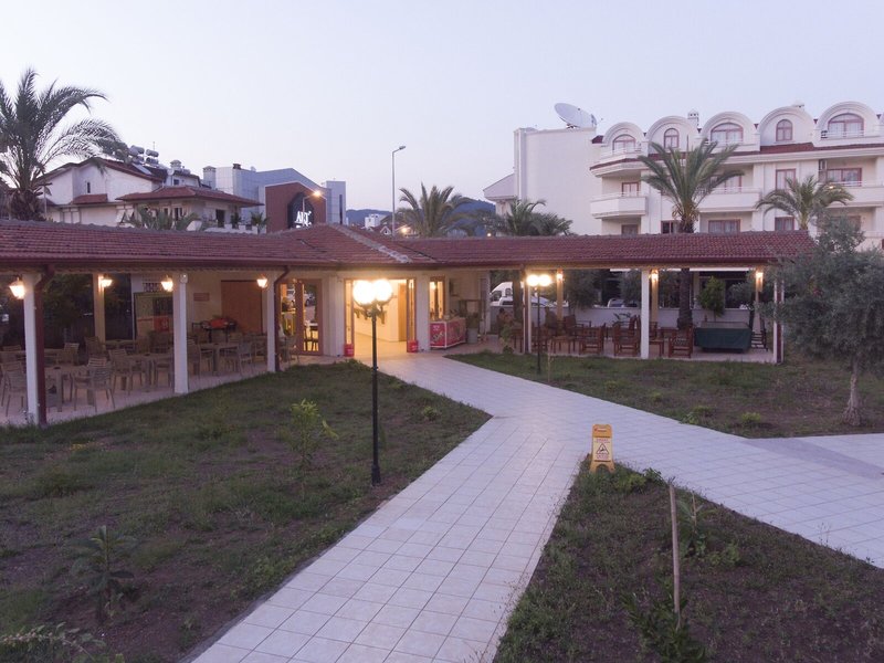 Midpoint Club & Suites 1