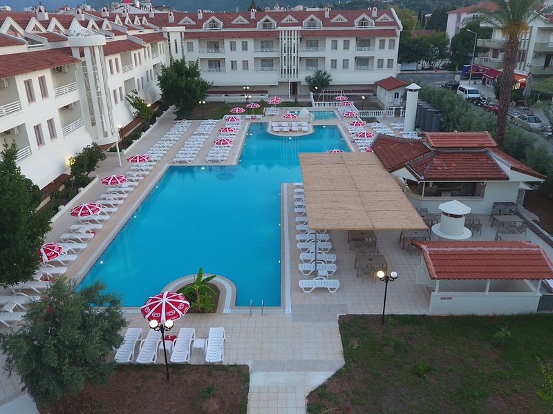 Midpoint Club & Suites 4