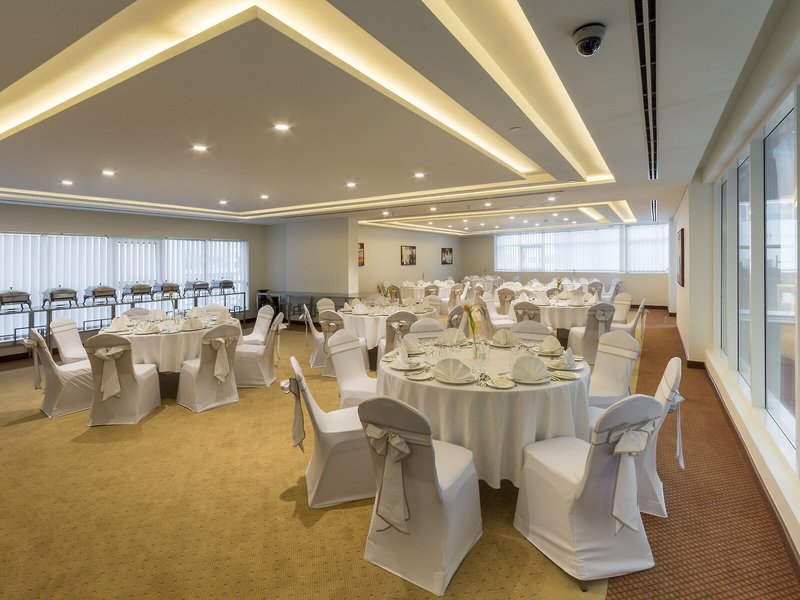 Golden Tulip Media Hotel  12