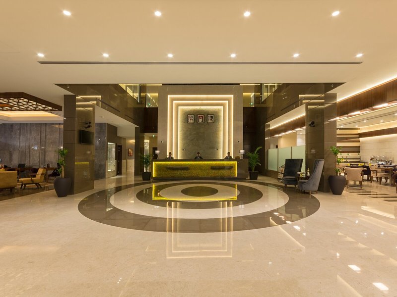 Golden Tulip Media Hotel  14