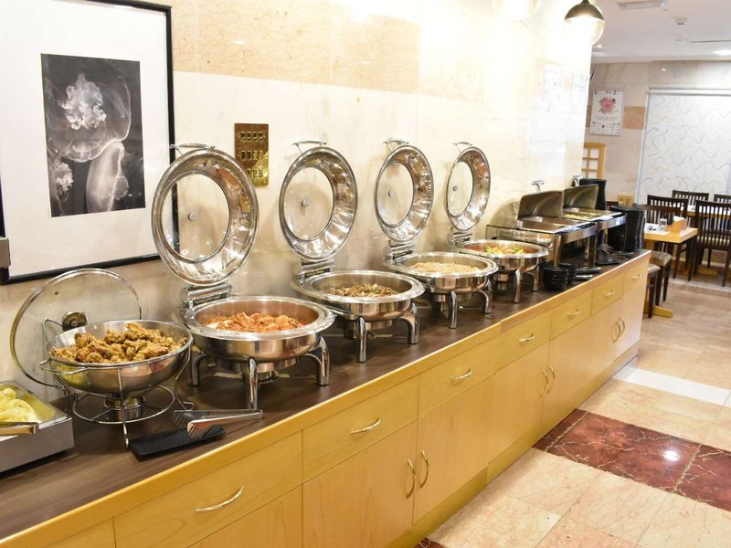 Golden Tulip Media Hotel  15
