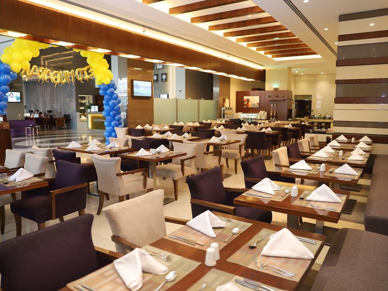 Golden Tulip Media Hotel  16