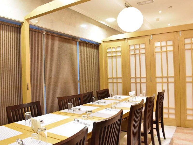 Golden Tulip Media Hotel  18