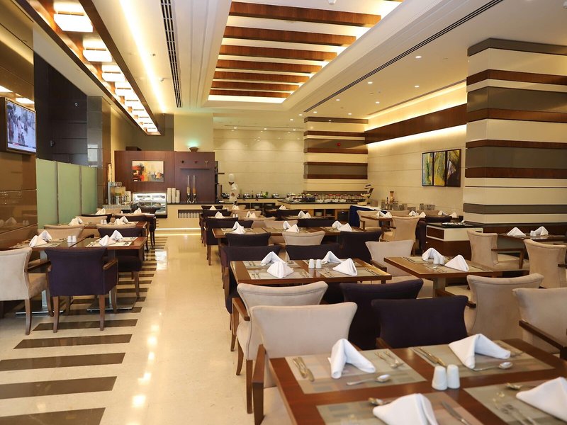 Golden Tulip Media Hotel  22
