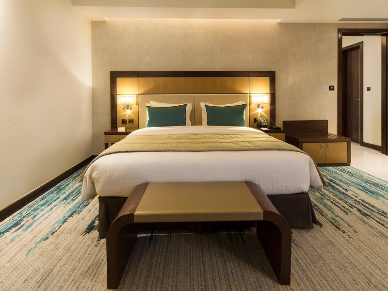 Golden Tulip Media Hotel  33