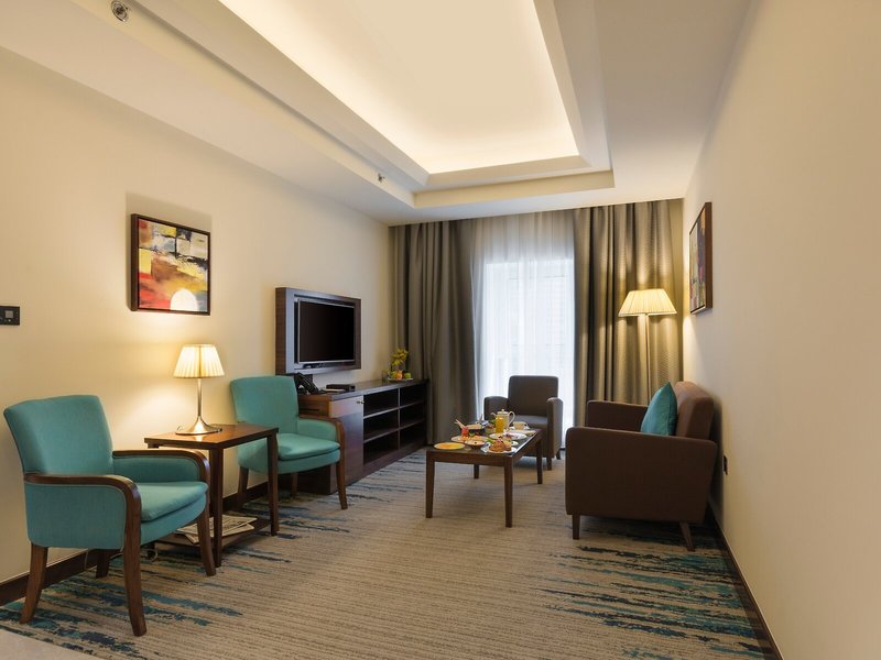 Golden Tulip Media Hotel  45
