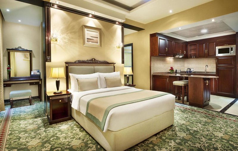 Golden Tulip Media Hotel 6