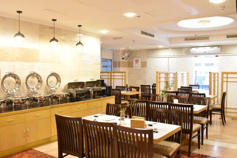 Golden Tulip Media Hotel 7