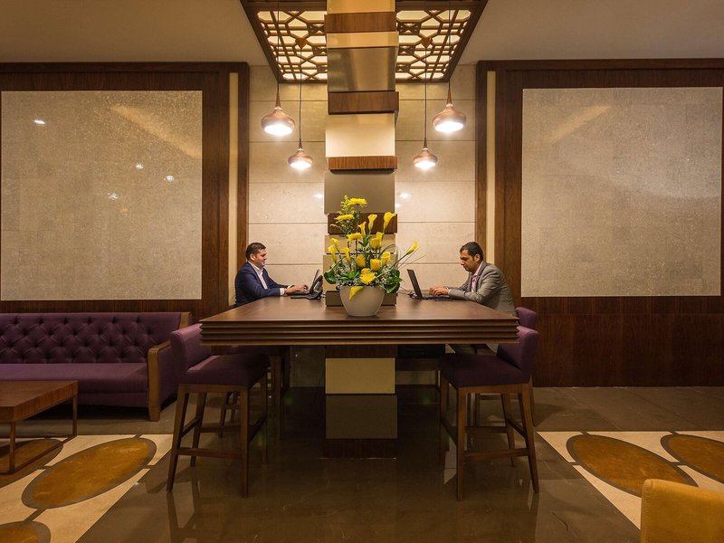 Golden Tulip Media Hotel  12