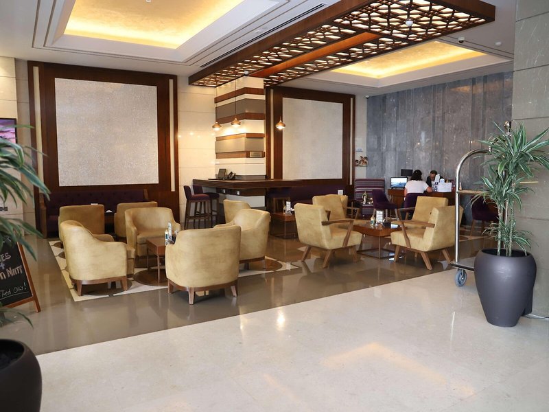 Golden Tulip Media Hotel  14