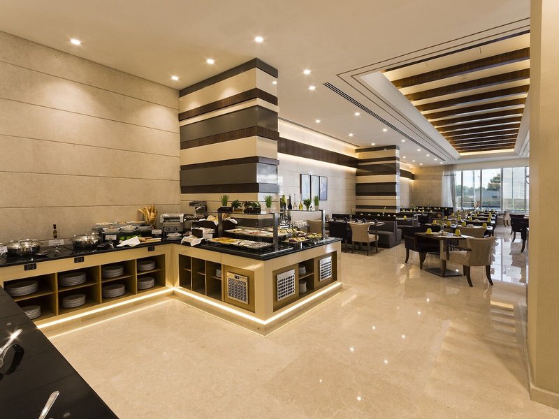 Golden Tulip Media Hotel  22