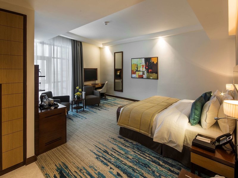 Golden Tulip Media Hotel  35