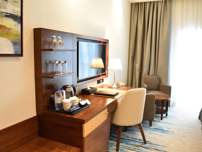 Golden Tulip Media Hotel  37