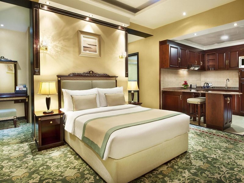 Golden Tulip Media Hotel  43