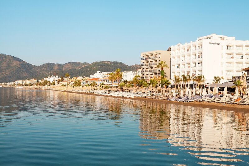 The Beachfront Hotel 2