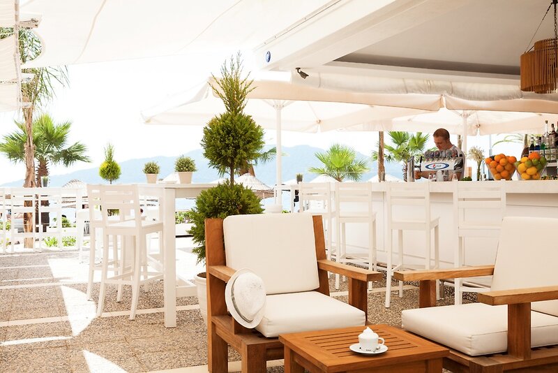 The Beachfront Hotel 12