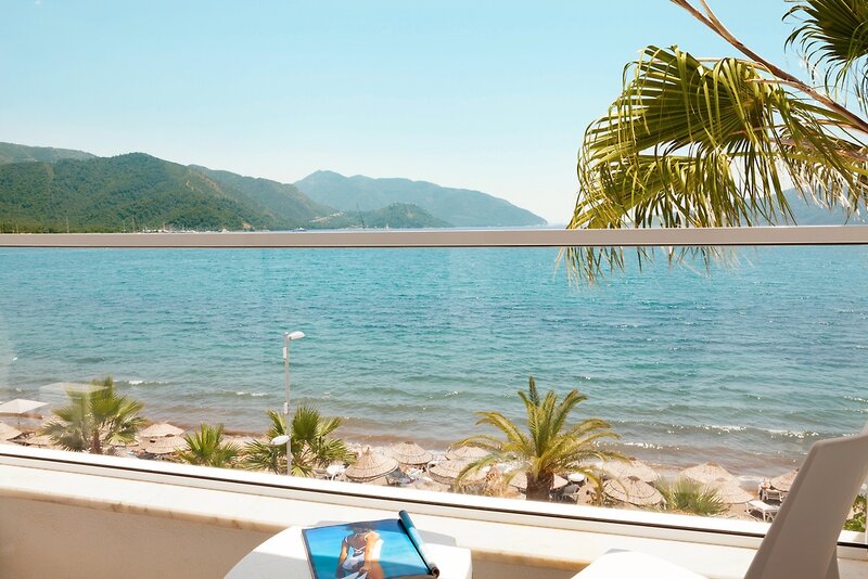 The Beachfront Hotel 13