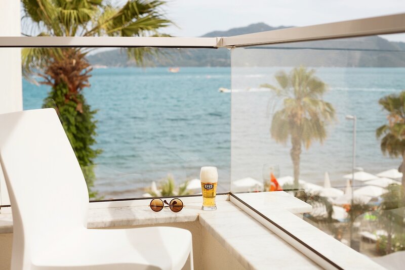 The Beachfront Hotel 17