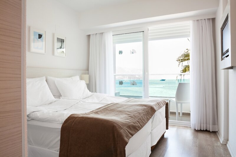 The Beachfront Hotel 15