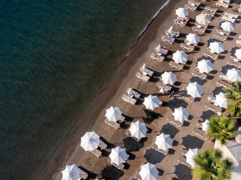 The Beachfront Hotel 6