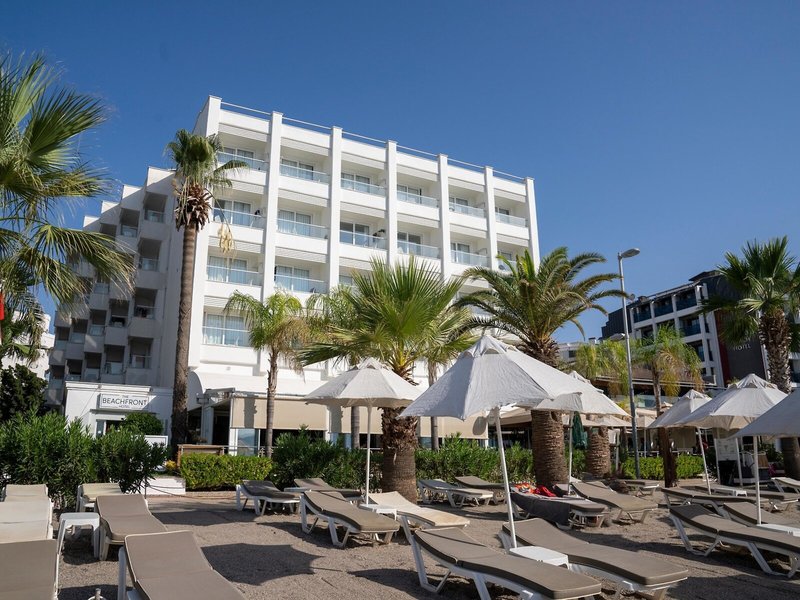 The Beachfront Hotel 8