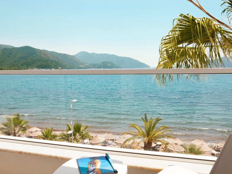 The Beachfront Hotel 21
