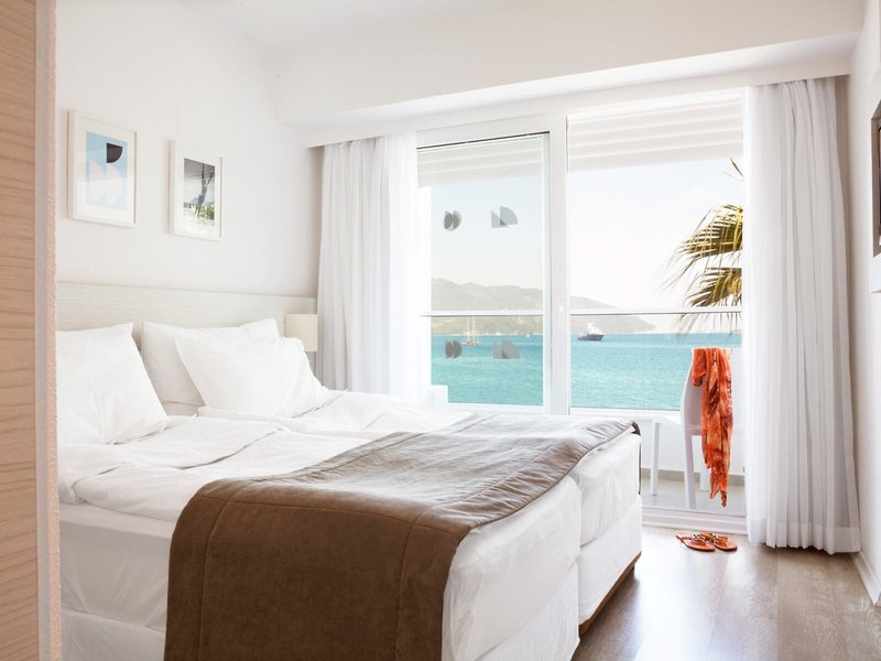 The Beachfront Hotel 22