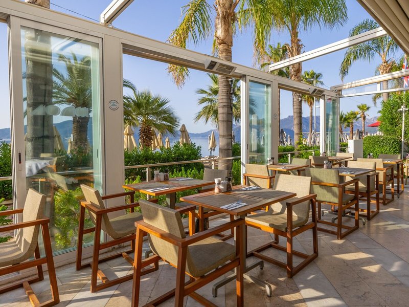 The Beachfront Hotel 14