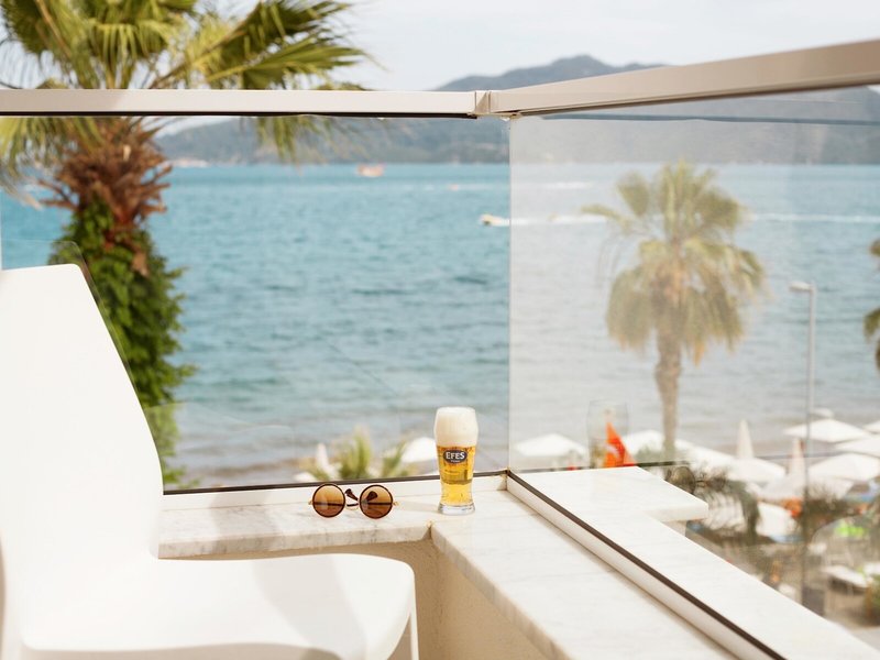 The Beachfront Hotel 23