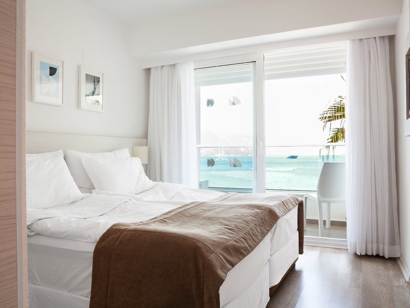 The Beachfront Hotel 27
