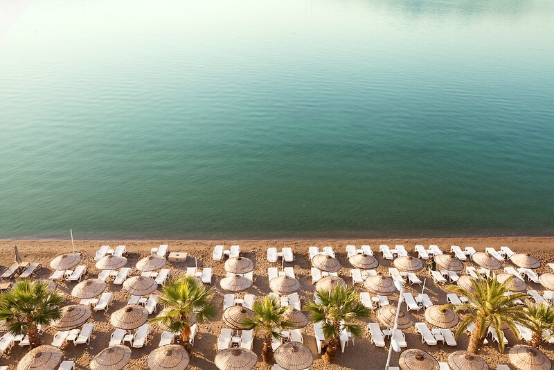 The Beachfront Hotel 6