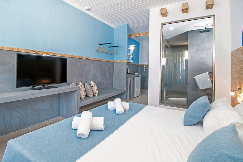 Tinas Plus Hotel 8