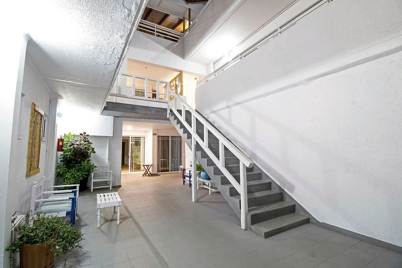 Tinas Plus Hotel 13