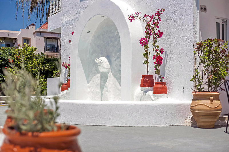Tinas Plus Hotel 19