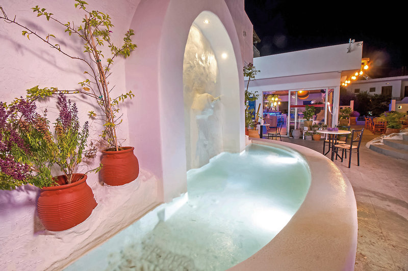 Tinas Plus Hotel 11