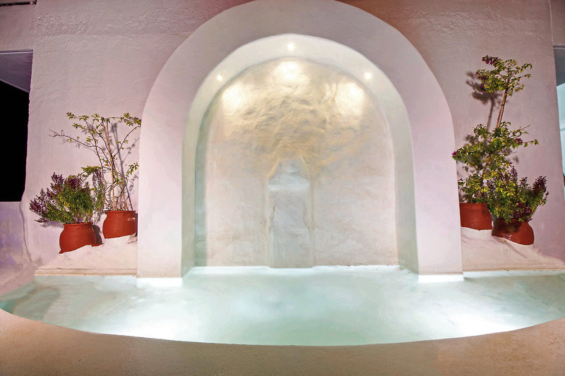 Tinas Plus Hotel 12