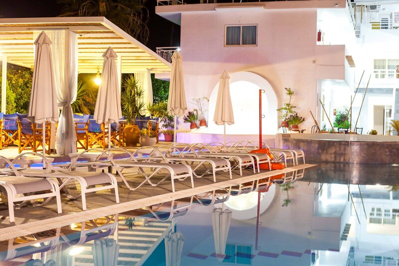 Tinas Plus Hotel 9