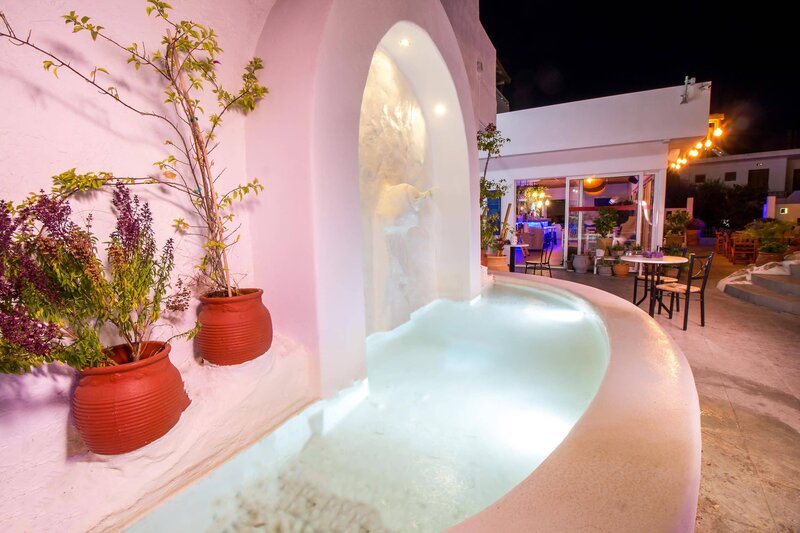 Tinas Plus Hotel 11