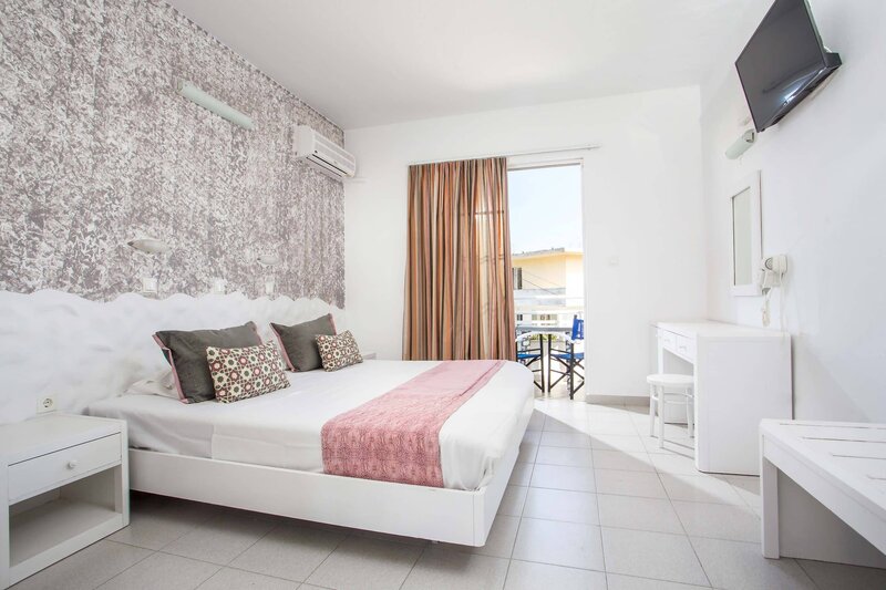 Tinas Plus Hotel 13